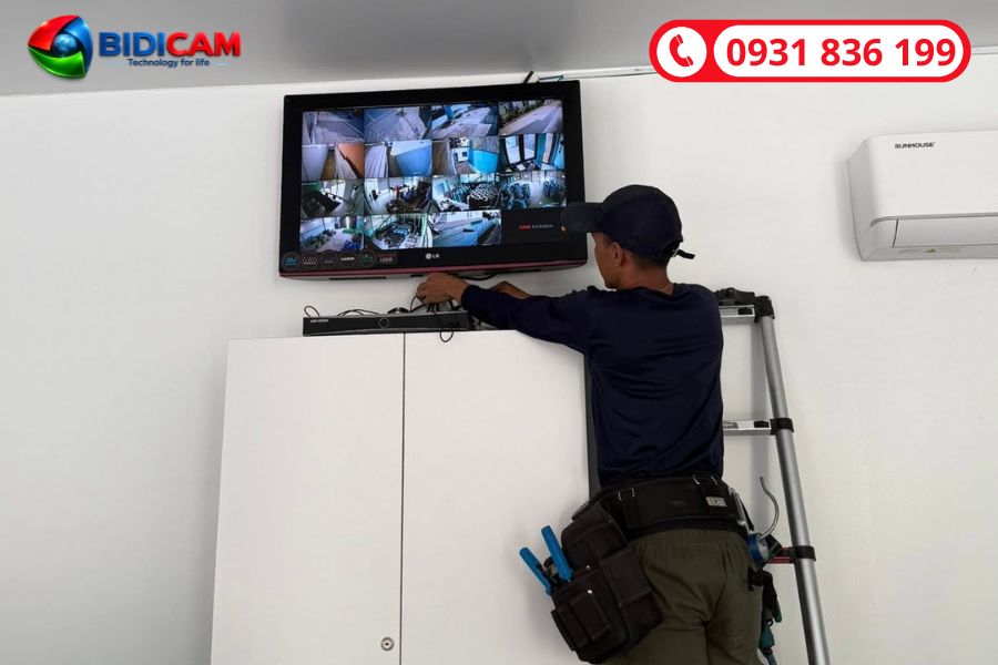kỹ thuật viên bidicam kiểm tra và sửa camera tại phan rang